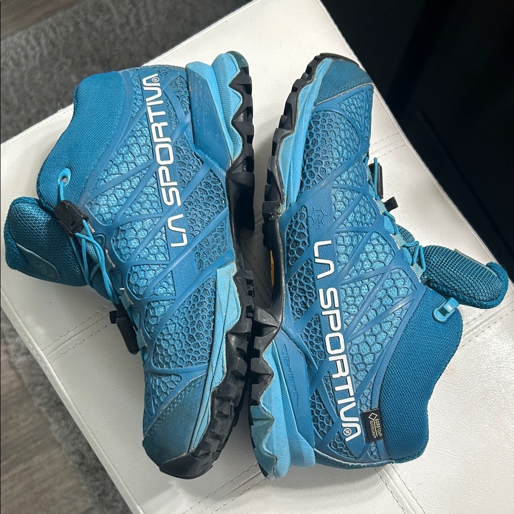 La Sportiva Fjord Blue Hiking mid GTX Hiking Shoe 7.5 Women’s
